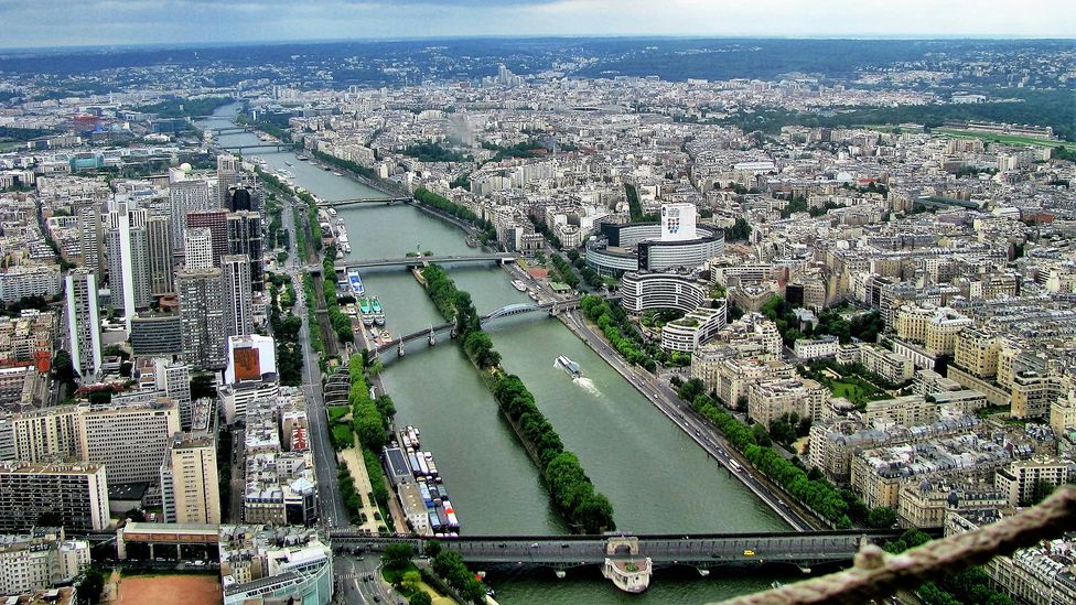 Swan Island in Paris was created in the early 1800s to protect the city's bridges (Credit: Getty Images)