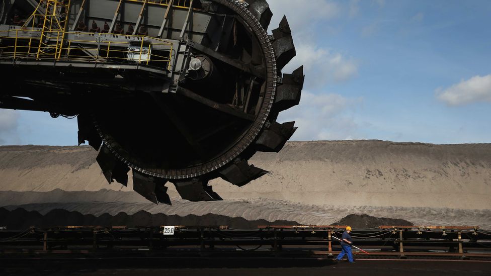 A giant extractor at the Vattenfall lignite mines in Germany (Credit: Getty Images)