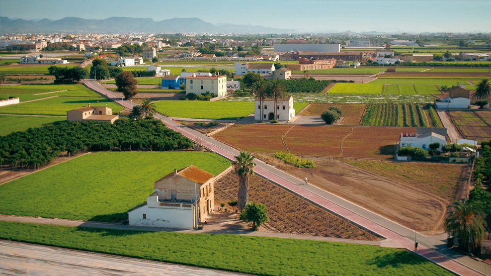 Irrigation canals criss-cross L'Horta and provide the farms with consistent water (Credit: Visit Valencia)