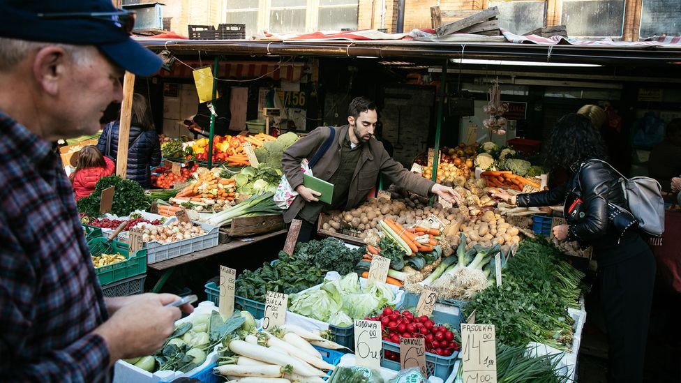 Jeffrey Yoskowitz examines the fresh produce at a Polish market (Credit: Taube Jewish Heritage Tours)
