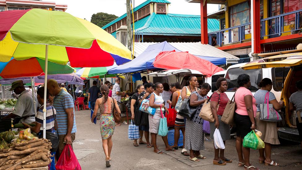 Shoppers queue at the Sir Selwyn Selwyn-Clarke Market (Credit: economic images/Alamy Stock Photo)