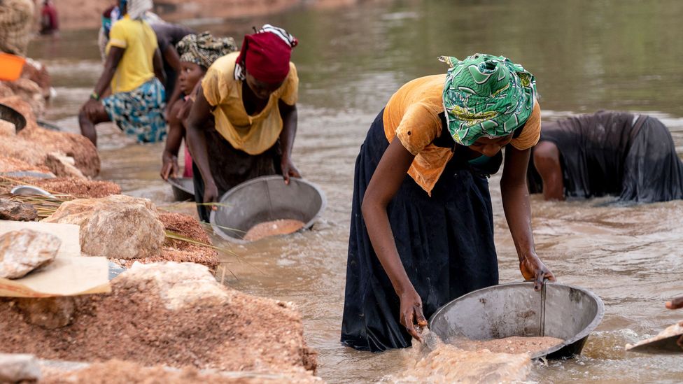 Artisanal miners collect gravel from the Lukushi river searching for cassiterite – the major ore of tin – in Manono, Democratic Republic of Congo (Credit: J.Kannah/Getty Images)