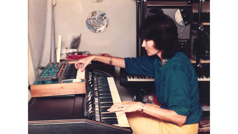 At the age of 74, Oksana Linde (pictured in 1985) has just released her debut album (Credit: Mardonio Díaz)