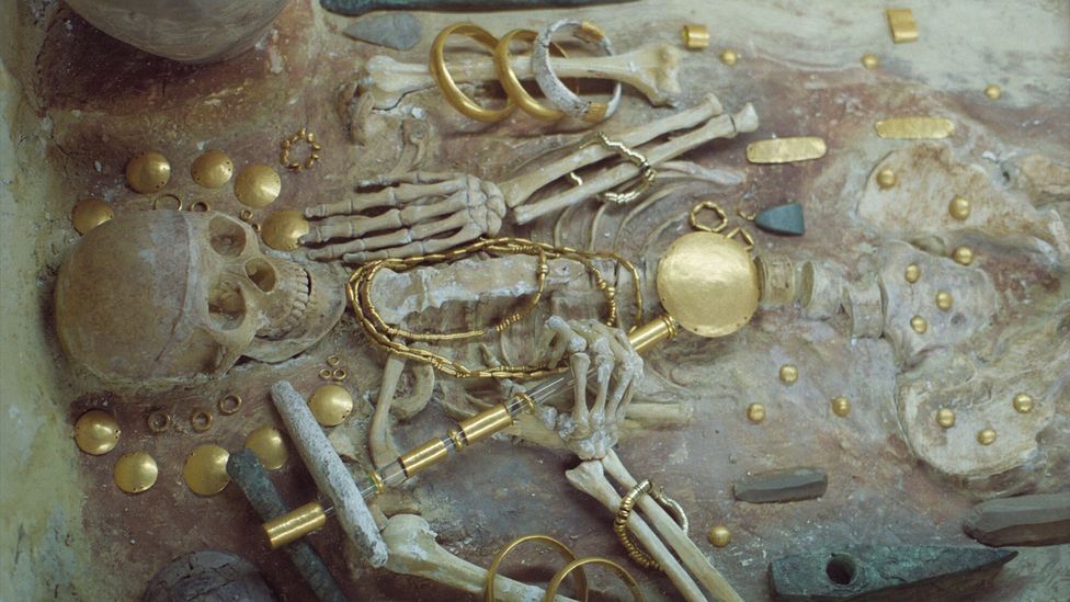 The mysterious figure found in an ornate tomb in Varna, Bulgaria, thousands of years ago was buried with an astounding amount of gold (Credit: Zde/Wikimedia Commons/CC BY-SA 4.0)
