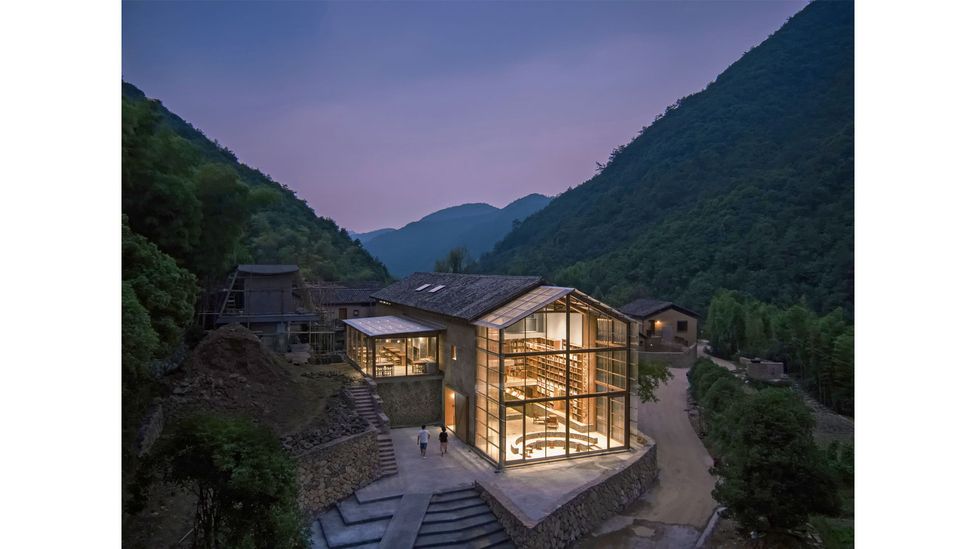 Qinglongwu Capsule Hotel and Library, Atelier tao+c (Credit: Su Sheng Liang / Building for Change, Gestalten 2022)