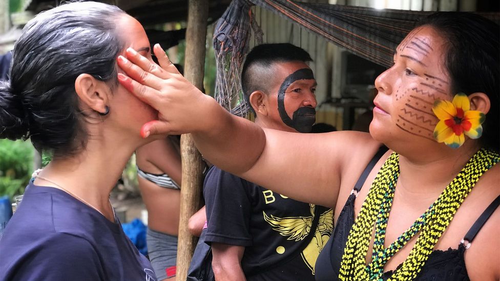 Uma das partes mais valiosas da experiência é interagir com os Yanomami (Crédito: Vanessa Marino)