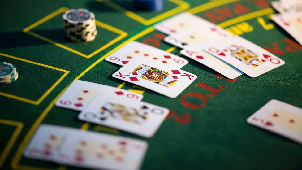 How a magician-mathematician revealed a casino loophole - BBC Future
