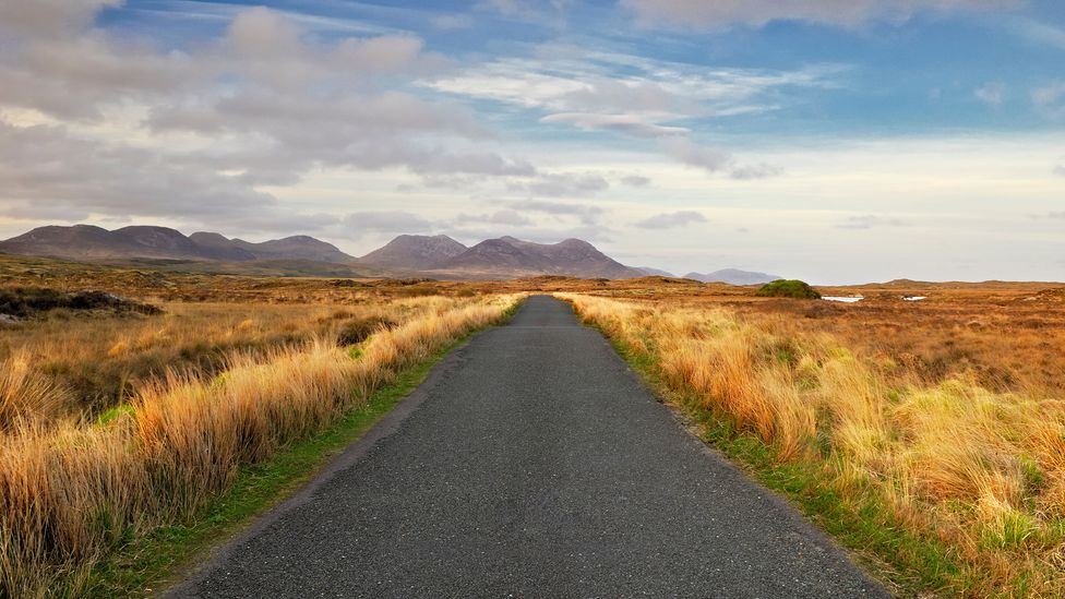 A quintessentially Irish way to travel (Credit: Peter Carroll/Alamy)