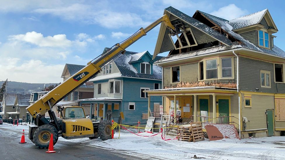 A project at Cornell University aimed to deconstruct, rather than demolish, a house built in 1910. The roof, walls and floor were all eventually resold (Credit: Felix Heisel/CCL)