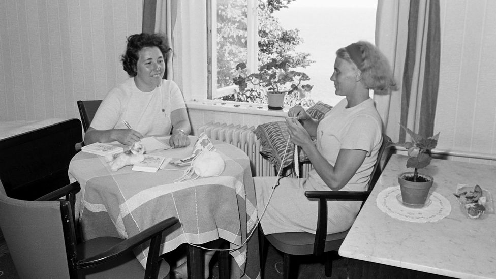 Mothers recovering at a health retreat in Germany in the 1960s [Credit: United Archives GmbH / Alamy Stock Photo)