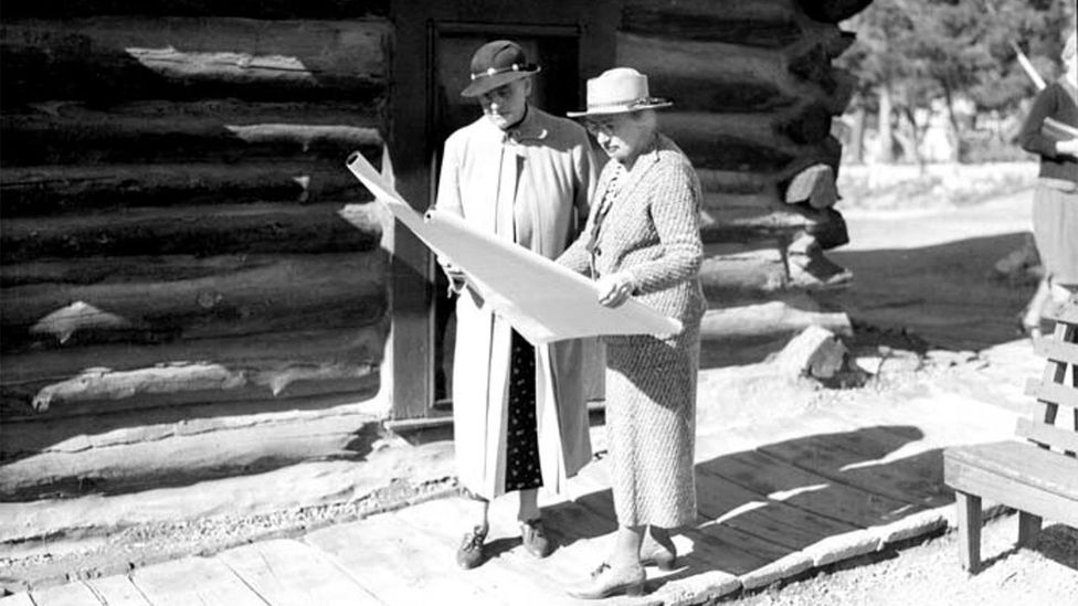 Colter was a rare breed: a white woman in a male-dominated field who rejected European design to honour Native American culture (Credit: Natural History Archive/Alamy) Colter was a rare breed: a white woman in a male-dominated field who rejected European design to honour Native American culture (Credit: Natural History Archive/Alamy)