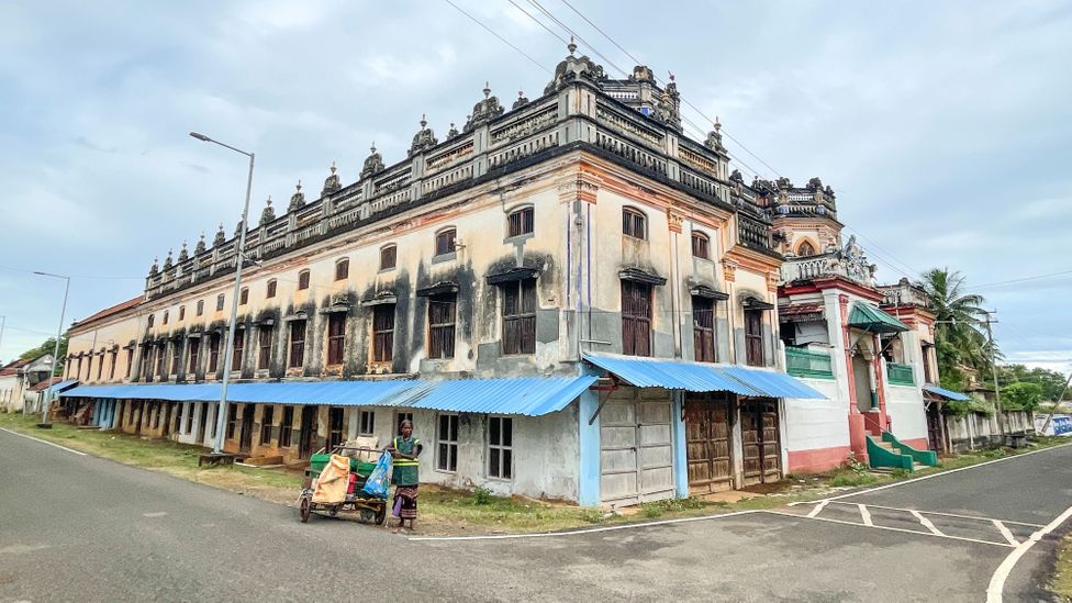 The opulent mansions often take up an entire street, with enough room for joint families to live together (Credit: Soumya Gayatri)