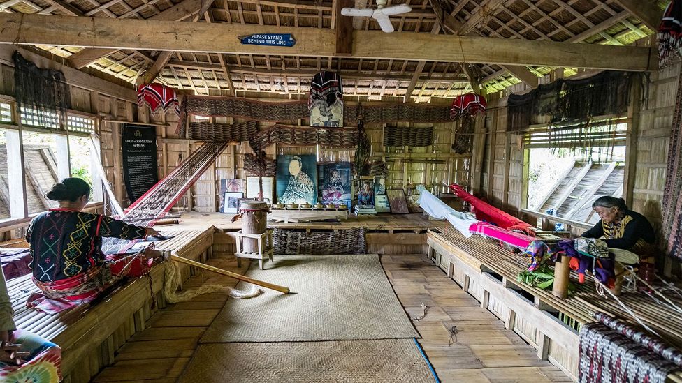Inside the Lang Dulay T'nalak Weaving Centre, master weaver Sebulan interprets visions from the goddess Fu Dalu (Credit: Kan Zhang)