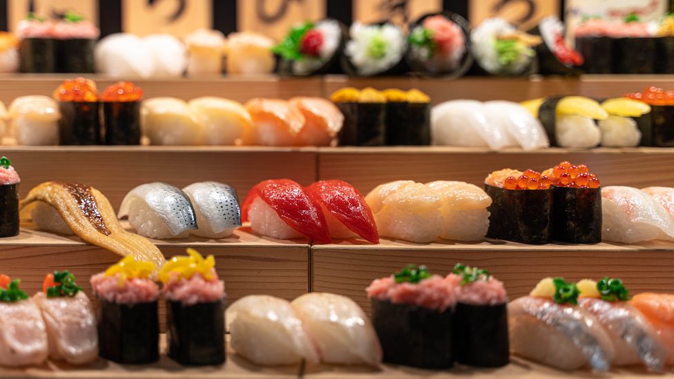 the-right-way-to-eat-sushi-tips-from-the-experts-on-sushi-rules-to