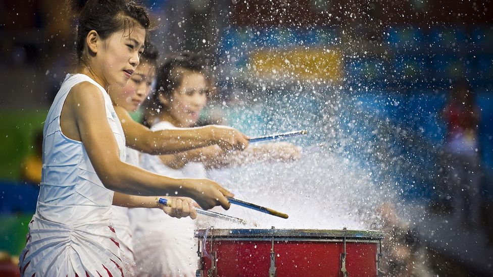 Chinese drummers performing with water on their drums (Credit: Alamy)