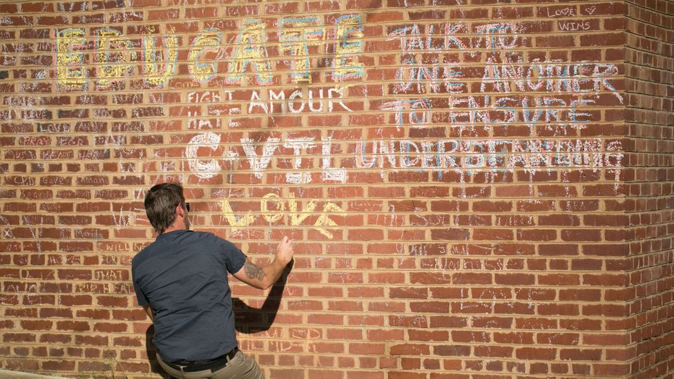 Messages on a wall calling for compassion after violence at the Unite the Right rally in 2017 (Credit: Getty Images)