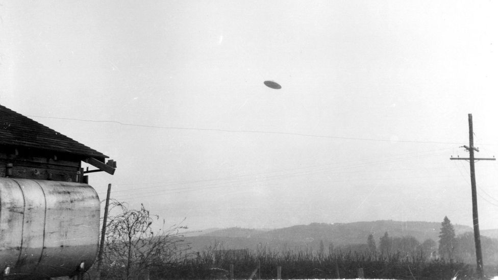 The McMinnville UFO photographs, taken on a farm near McMinnville, Oregon, in 1950 (Credit: Alamy)