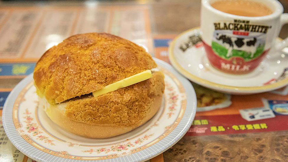Be sure to order a Hong Kong milk tea with your pineapple bun at Kam Wah Cafe & Bakery (Credit: Hong Kong Tourism Board)