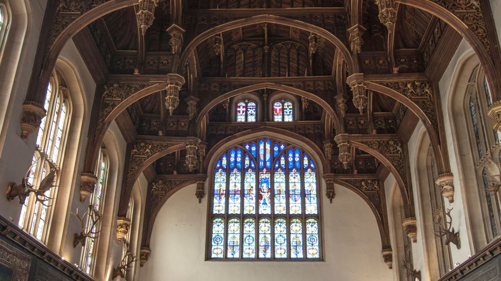 Hampton Court's Great Hall has an extravagantly decorated hammer-beam roof (Credit: Ivan/Getty Images)