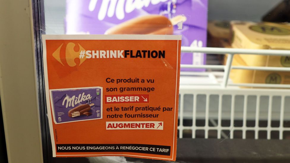 French supermarket Carrefour has put signage up to alert customer when a product size has gone down but its price has not (Credit: Getty Images)