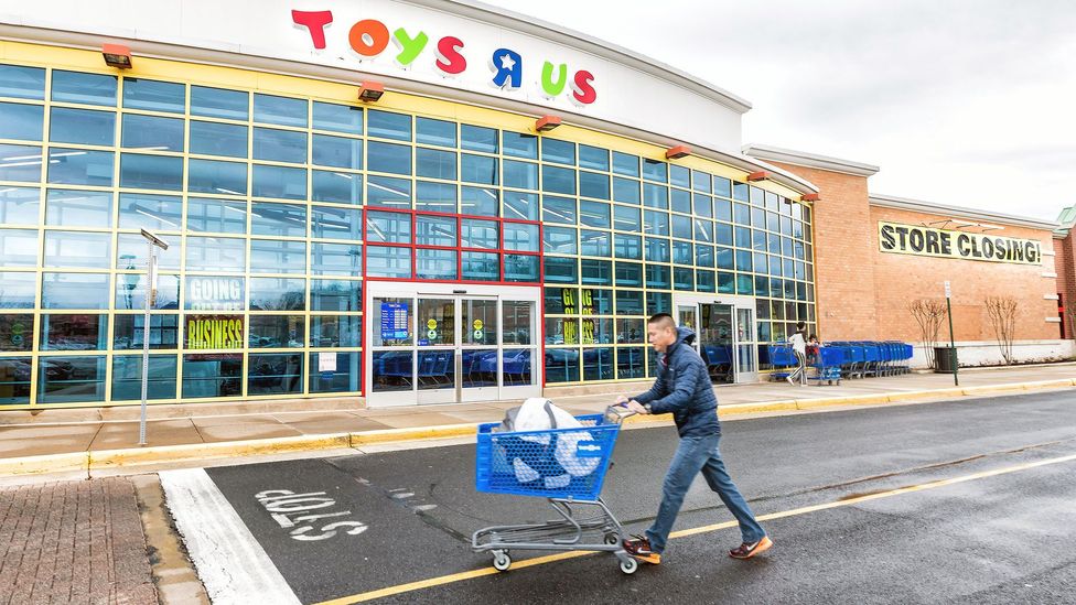 A 2018 Toys R Us store closing in Fairfax County, Virginia, US, part of the company's move to file for Chapter 11 and liquidate its stores (Credit: Alamy)