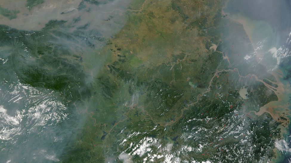 The brown haze that pollutes some regions of Asia can be seen from satellites; could alien socieites leave similar signs?  (Credit: Getty Images)