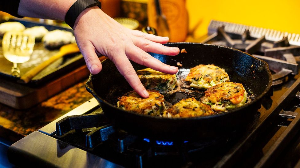 "Bubble and squeak" potato patties fry in a pan (Credit: Getty Images)