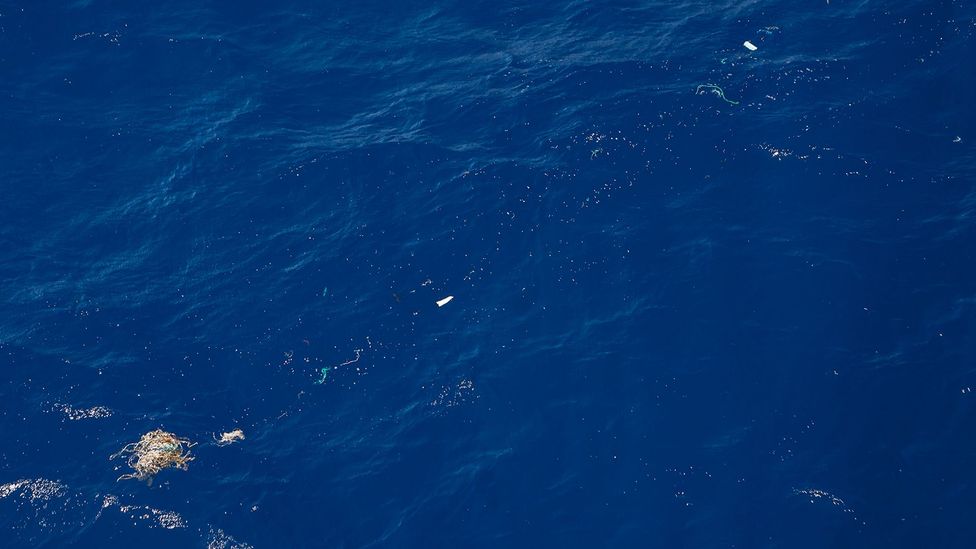 Os microplásticos representam 94% dos estimados 1,8 trilhões de peças de plástico que compõem a Grande Mancha de Lixo do Pacífico (Crédito: The Ocean Cleanup)