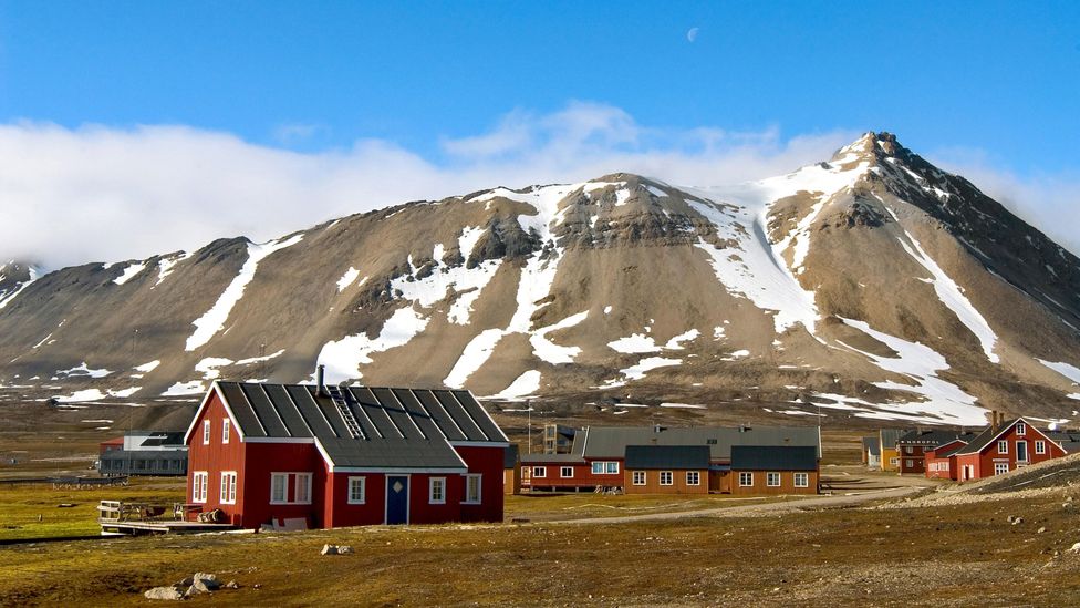 The tiny village of Ny-Ålesund on Svalbard, Norway, is one of the few places in the world with extremely clean air (Credit: Alamy)
