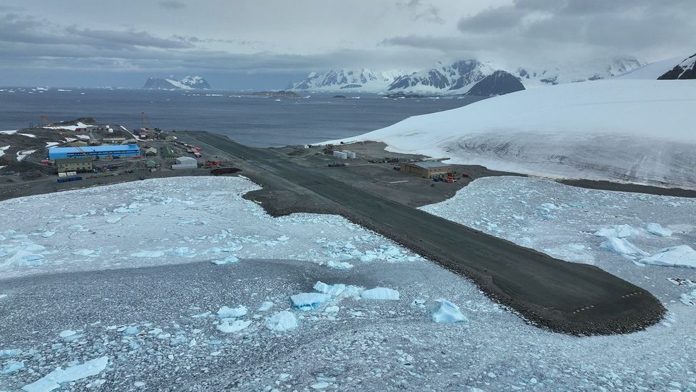 How to fix a runway in Antarctica - BBC Future