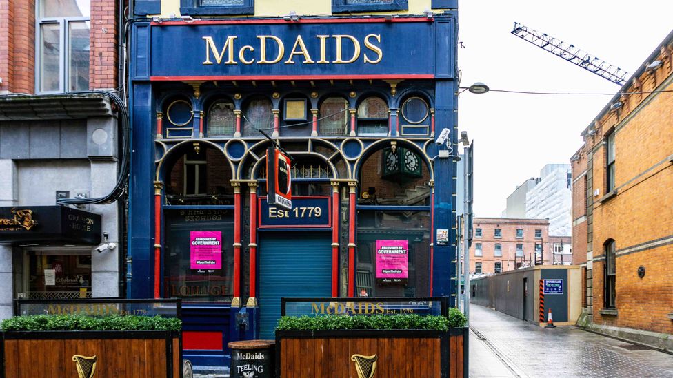An Irish writing professor's sevenstop literary crawl of Dublin BBC