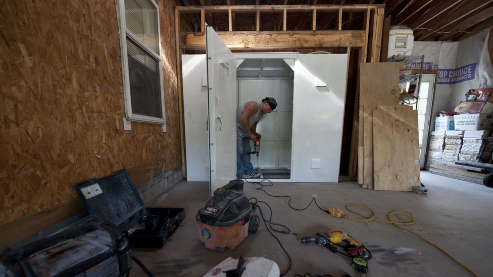 A man securing a safe room shelter in Missouri in 2011 (Credit: Getty Images)