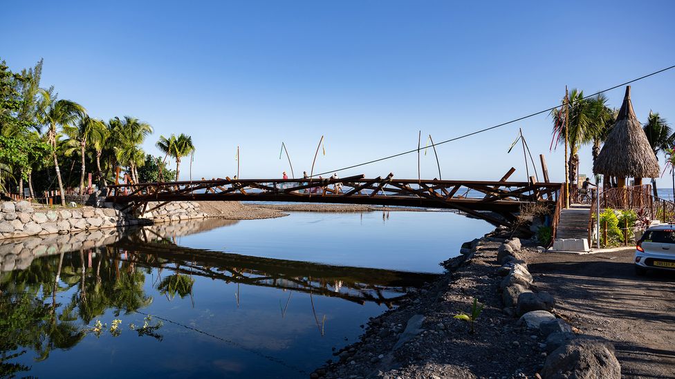 The new footbridge in Teahupo'o is now operational and open to the public. The structure allows pedestrians to safely cross the Fau'oro River (Credit: Atea Chip Lee Sao) The new footbridge in Teahupo'o is now operational and open to the public. The structure allows pedestrians to safely cross the Fau'oro River (Credit: Atea Chip Lee Sao)