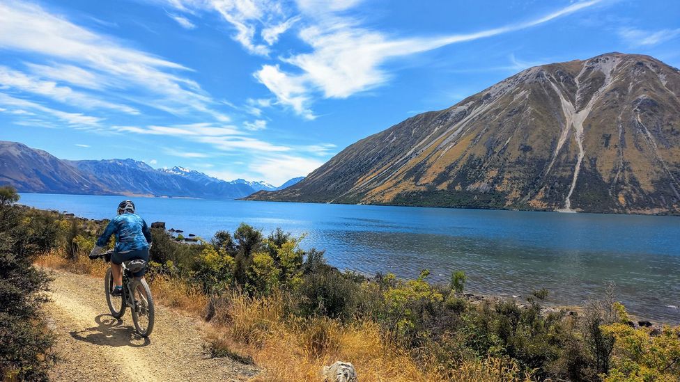 Cyclists on the Alps to Ocean trail, New Zealand (Credit: Tracey Croke)