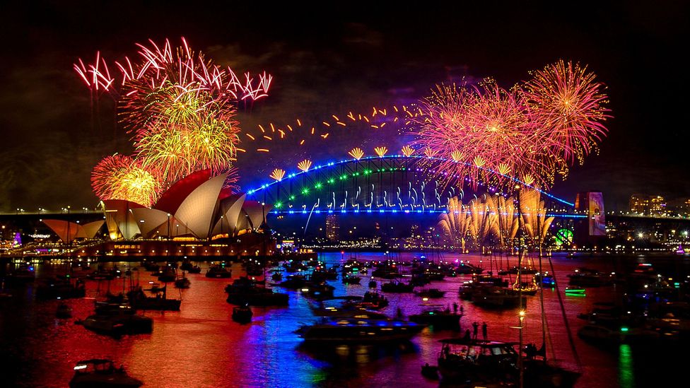 Colourful fireworks illuminate Sydney Harbour (Credit: Getty Images)
