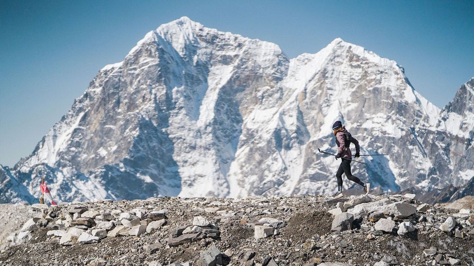 Kirra Balmanno running at Everest Base Camp, Nepal (Credit: Gabriel Tarso)