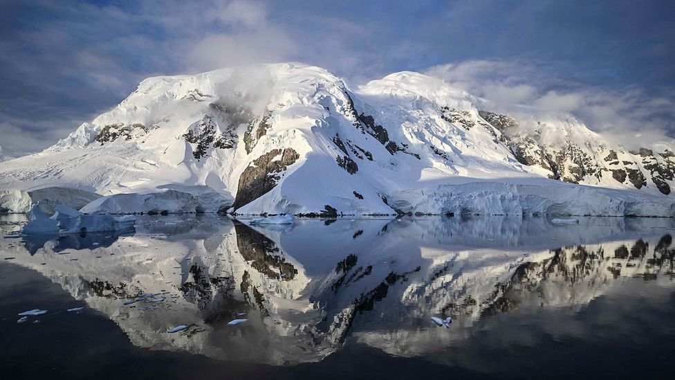 The Antarctic coast on a clear day (Credit: Getty Images)