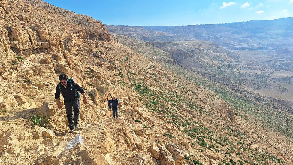 Hikers on steep path on the Camino de Egeria, Jordan (Credit: Silvano Mezzenzana)