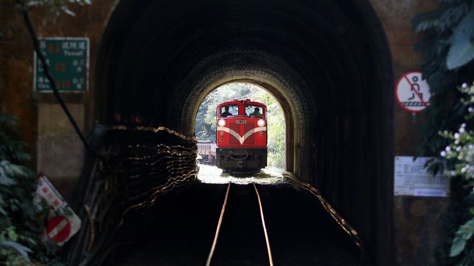 Alishan Forest Railway entering tunnel in Taiwan (Credit: Wu Ming-Han)