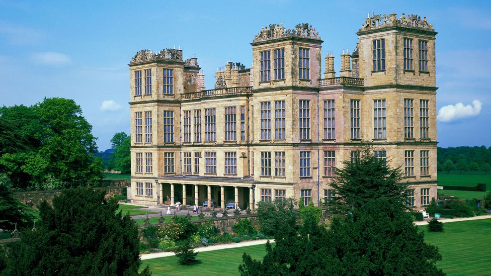 A view of Hardwick (new) Hall, with its array of tall glass windows and yellow stone (Credit: Alamy)