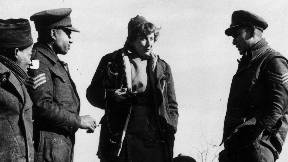 A black-and-white photo of American war correspondent Martha Gellhorn talking with soldiers of the British Army on the Italian front in 1944 (Credit: Getty Images)