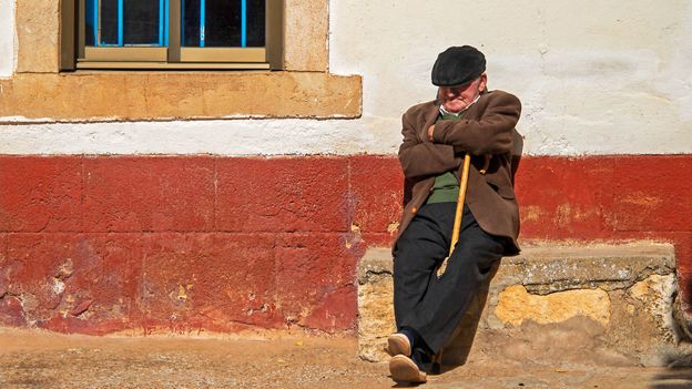 It's time to put the tired Spanish siesta stereotype to bed - BBC Worklife