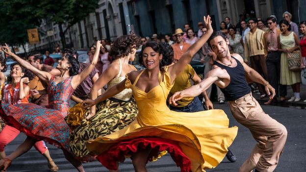 Five stars for Spielberg's 'moving' West Side Story - BBC News
