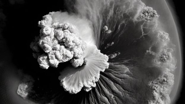 Как вулканът Тонга Хунга произведе най-мощната светкавица, виждана някога