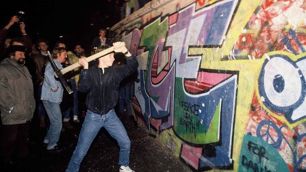 Photo of Pád Berlínskeho múru: Moment, ktorý pretvoril Európu